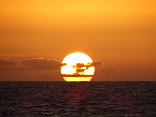 Puesta de sol en velero