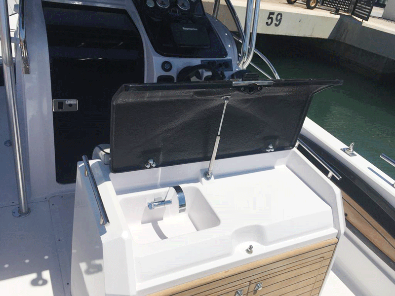 motora-pesca-cubierta